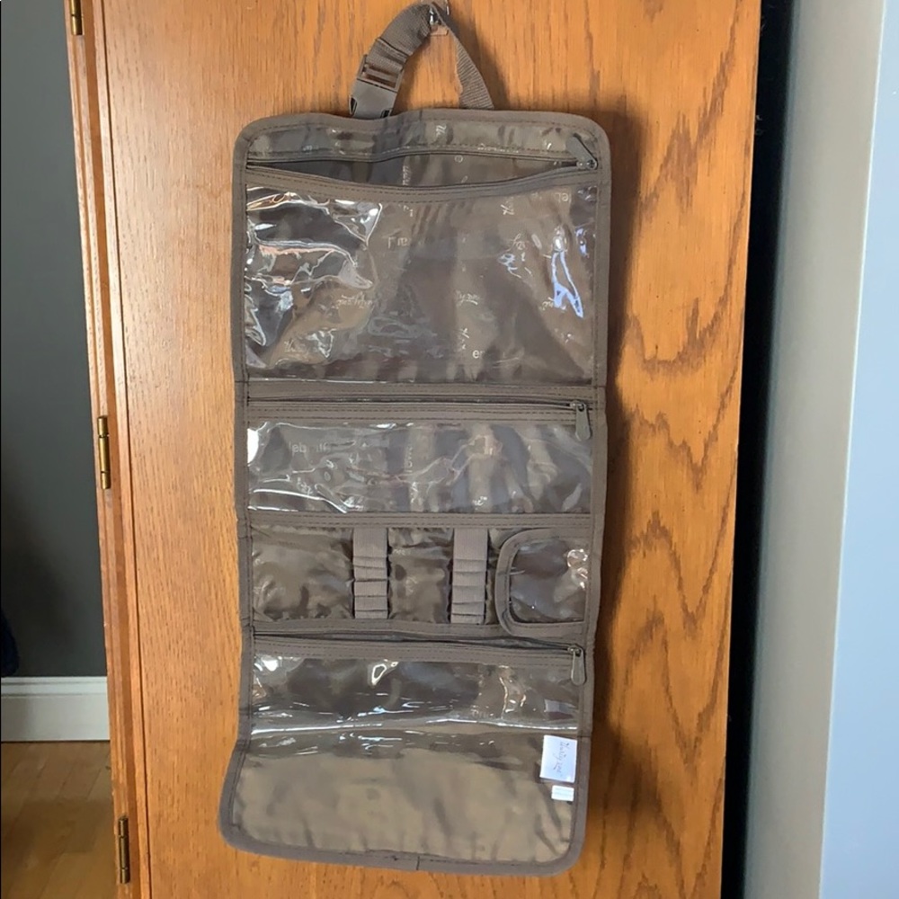 Thirty one times less beauty bag